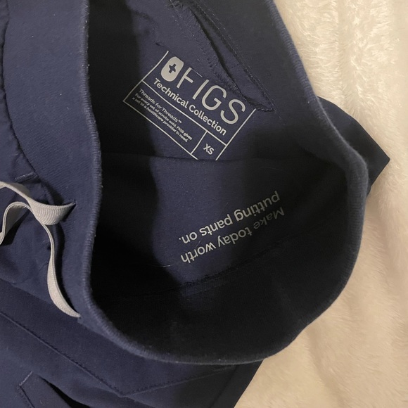 FIGS Navy Scrub Pants - Picture 4 of 4